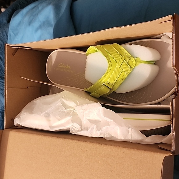 Neon green thong sandals /flip flops - Picture 6 of 7